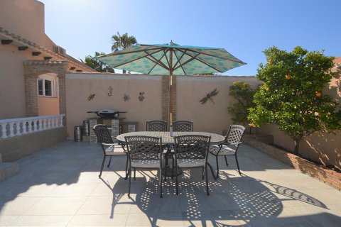 Villa for sale Cabo Roig, Alicante, Spain 4 bedrooms, 187 sq.m. No. 41360 - photo 3