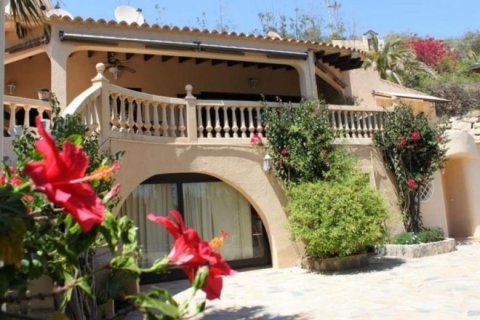 Villa for sale in El Campello, Alicante, Spain 4 bedrooms, 300 sq.m. No. 44107 - photo 3