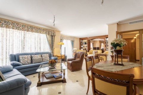 Villa for sale in Alicante, Spain 5 bedrooms, 485 sq.m. No. 41912 - photo 9