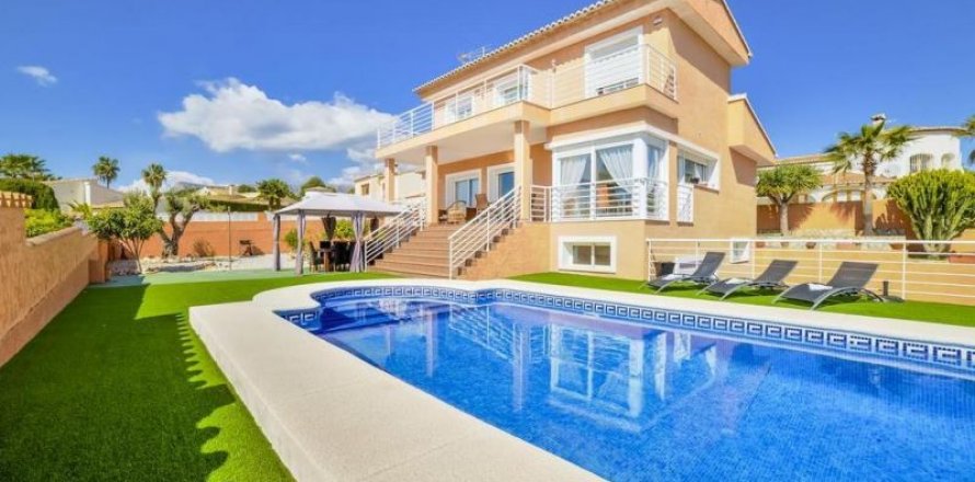 Villa in Calpe, Alicante, Spain 4 bedrooms, 360 sq.m. No. 45448