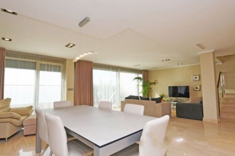 Townhouse for sale in Alicante, Spain 3 bedrooms, 335 sq.m. No. 44784 - photo 6