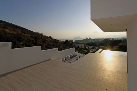 Villa for sale in Moraira, Alicante, Spain 4 bedrooms, 300 sq.m. No. 43844 - photo 8