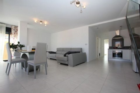 Apartment for sale in Alicante, Spain 3 bedrooms, 100 sq.m. No. 46023 - photo 7