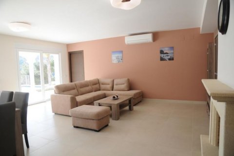Villa for sale in Moraira, Alicante, Spain 4 bedrooms, 290 sq.m. No. 44774 - photo 10