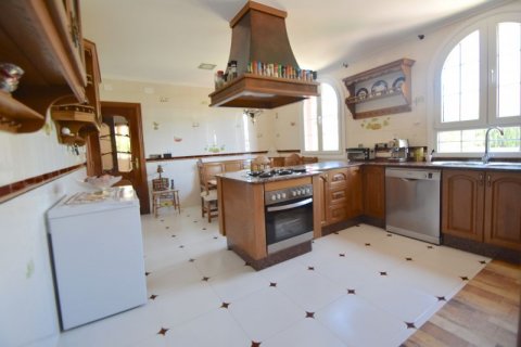 Villa for sale in La Nucia, Alicante, Spain 5 bedrooms, 800 sq.m. No. 42587 - photo 9