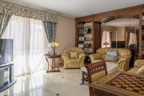 Villa for sale in Alicante, Spain 5 bedrooms, 485 sq.m. No. 41912 - photo 8