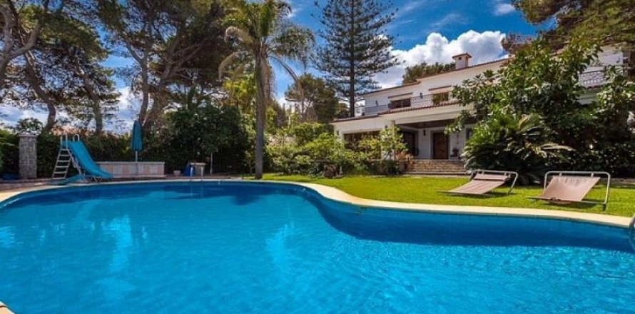 Villa in Denia, Alicante, Spain 4 bedrooms, 580 sq.m. No. 45370