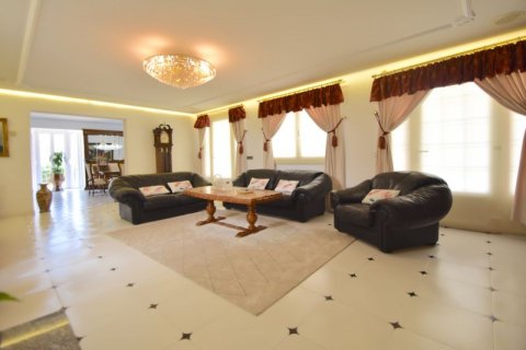 Villa for sale in La Nucia, Alicante, Spain 5 bedrooms, 800 sq.m. No. 42587 - photo 5