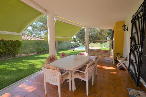 Villa for sale in Punta Prima, Alicante, Spain 4 bedrooms, 290 sq.m. No. 46734 - photo 5