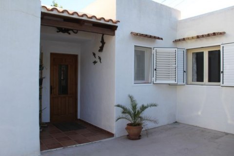 Villa for sale on Ibiza, Spain 4 bedrooms, 132 sq.m. No. 45305 - photo 6