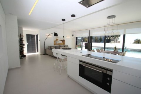 Villa for sale in Villamartin, Alicante, Spain 3 bedrooms, 197 sq.m. No. 43316 - photo 7