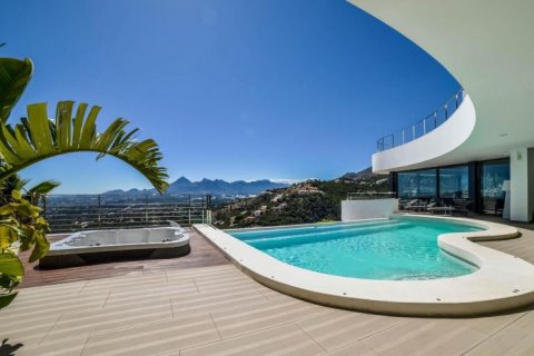 Villa for sale in Alicante, Spain 4 bedrooms, 600 sq.m. No. 41601 - photo 6