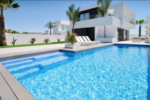 Villa for sale in Quesada, Jaen, Spain 5 bedrooms, 250 sq.m. No. 42698 - photo 1