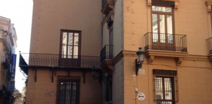 Commercial property in Valencia, Spain 25 bedrooms, 2335 sq.m. No. 44763