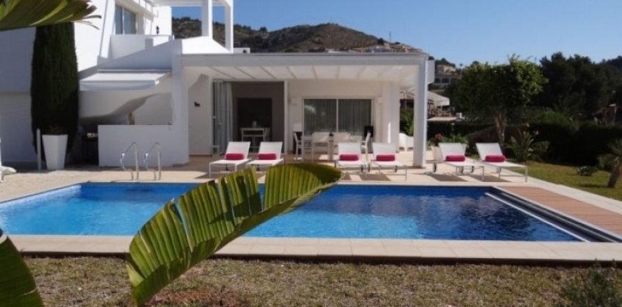 Villa in Javea, Alicante, Spain 5 bedrooms, 380 sq.m. No. 45705