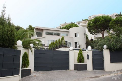 Villa for sale in Roses, Girona, Spain 4 bedrooms, 450 sq.m. No. 41442 - photo 2