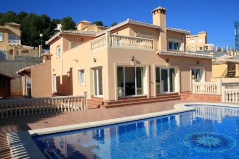 Villa for sale in Calpe, Alicante, Spain 5 bedrooms, 300 sq.m. No. 45607 - photo 1