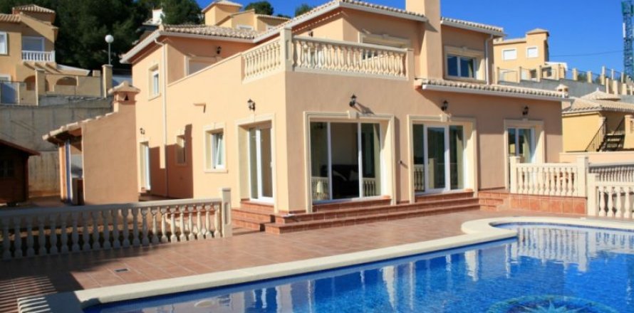 Villa in Calpe, Alicante, Spain 5 bedrooms, 300 sq.m. No. 45607