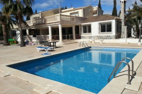 Villa for sale in Alicante, Spain 6 bedrooms, 450 sq.m. No. 45369 - photo 2