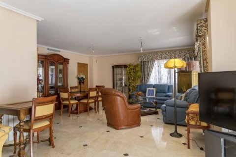 Villa for sale in Alicante, Spain 5 bedrooms, 485 sq.m. No. 41912 - photo 6