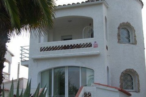 Villa for sale in Roses, Girona, Spain 3 bedrooms, 164 sq.m. No. 41436 - photo 3