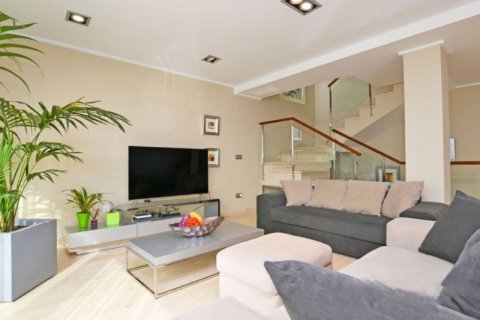 Townhouse for sale in Alicante, Spain 3 bedrooms, 335 sq.m. No. 44784 - photo 4