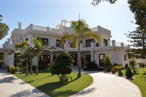 Villa for sale in Campoamor, Alicante, Spain 5 bedrooms, 606 sq.m. No. 41736 - photo 2