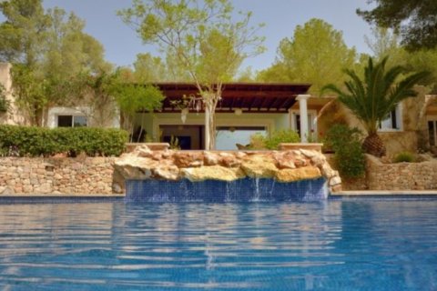 Villa for sale on Ibiza, Spain 5 bedrooms, 340 sq.m. No. 45307 - photo 5