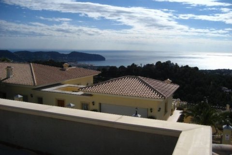 Villa for sale in Moraira, Alicante, Spain 4 bedrooms, 330 sq.m. No. 45963 - photo 2