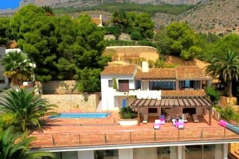 Villa for sale in Altea, Alicante, Spain 4 bedrooms, 242 sq.m. No. 42786 - photo 1