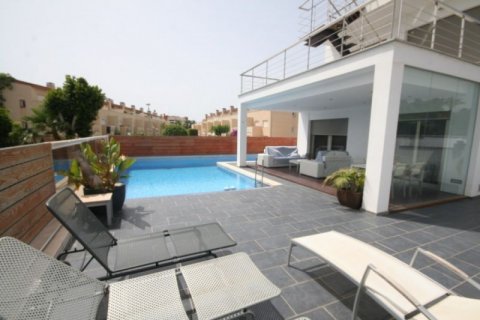 Villa for sale in Alicante, Spain 4 bedrooms, 400 sq.m. No. 44238 - photo 3