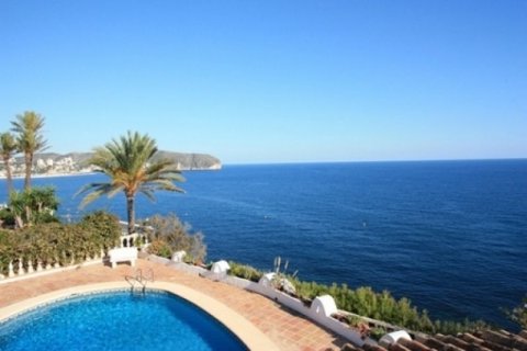 Villa for sale in Moraira, Alicante, Spain 4 bedrooms, 230 sq.m. No. 45112 - photo 4