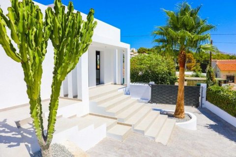 Villa for sale in Moraira, Alicante, Spain 3 bedrooms, 193 sq.m. No. 43762 - photo 3