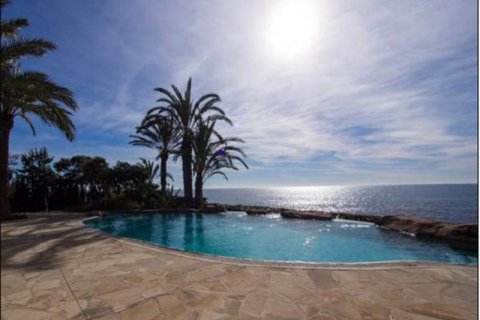 Villa for sale in Alicante, Spain 7 bedrooms, 976 sq.m. No. 44263 - photo 2