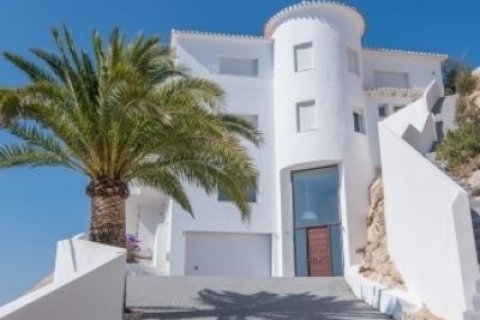 Villa for sale in Javea, Alicante, Spain 5 bedrooms, 795 sq.m. No. 45749 - photo 2