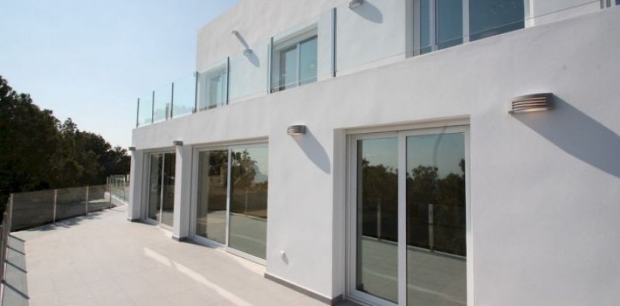 Villa in Calpe, Alicante, Spain 4 bedrooms, 450 sq.m. No. 44646