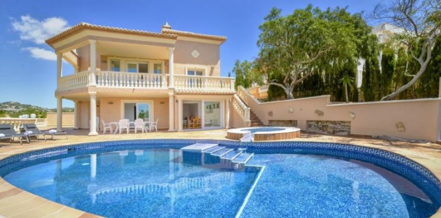 Villa in Calpe, Alicante, Spain 5 bedrooms, 350 sq.m. No. 42845