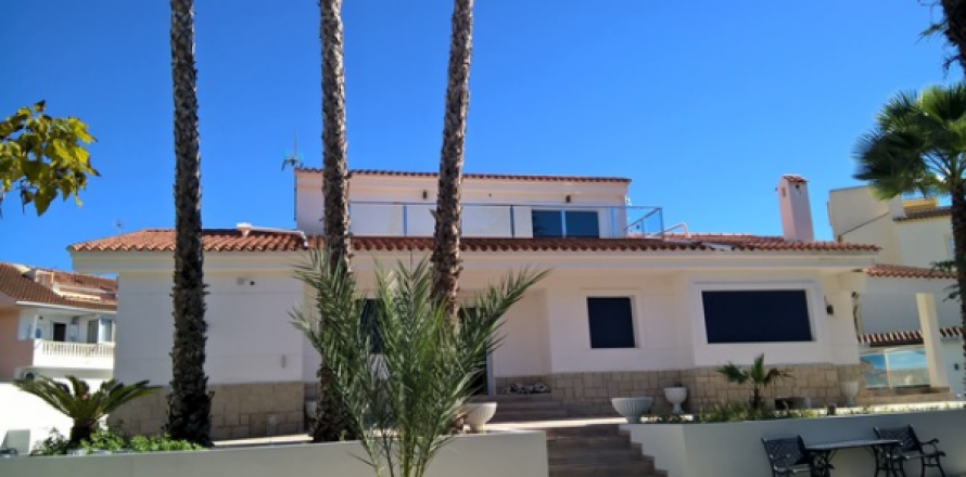 Villa in Benidorm, Alicante, Spain 5 bedrooms, 350 sq.m. No. 44428