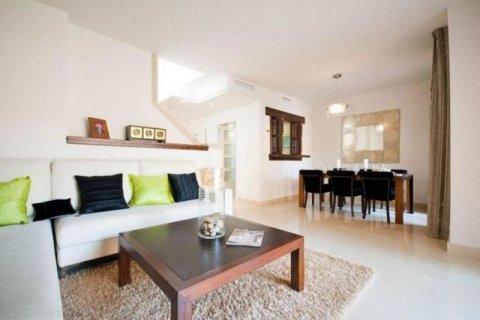 Townhouse for sale in Torrevieja, Alicante, Spain 2 bedrooms, 157 sq.m. No. 43849 - photo 3