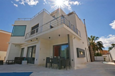 Villa for sale in Alicante, Spain 5 bedrooms, 490 sq.m. No. 44776 - photo 1