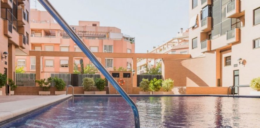 Apartment in Alicante, Spain 4 bedrooms, 153 sq.m. No. 45873