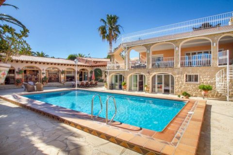 Villa for sale in La Nucia, Alicante, Spain 9 bedrooms, 600 sq.m. No. 44411 - photo 6