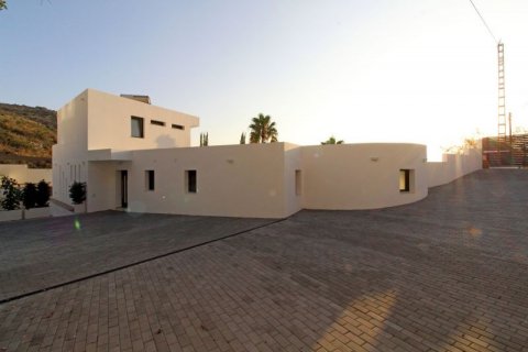 Villa for sale in Moraira, Alicante, Spain 4 bedrooms, 300 sq.m. No. 43844 - photo 7