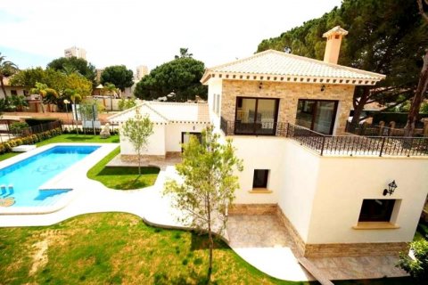 Villa for sale in Alicante, Spain 5 bedrooms, 276 sq.m. No. 43022 - photo 5