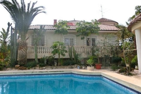 Villa for sale in Alicante, Spain 8 bedrooms, 520 sq.m. No. 45701 - photo 1
