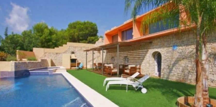 Villa in Calpe, Alicante, Spain 4 bedrooms, 205 sq.m. No. 43922