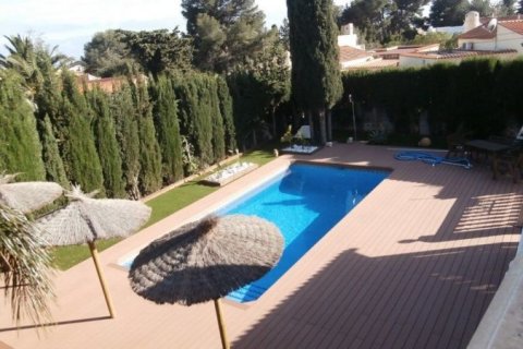 Villa for sale in La Nucia, Alicante, Spain 6 bedrooms, 350 sq.m. No. 44121 - photo 3