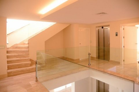Villa for sale in Alicante, Spain 7 bedrooms, 700 sq.m. No. 43636 - photo 10