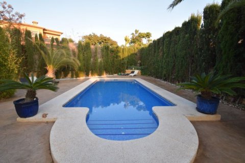 Villa for sale in Alfaz del Pi, Alicante, Spain 5 bedrooms, 470 sq.m. No. 44380 - photo 3