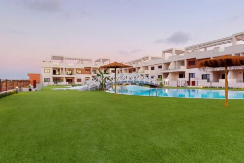 Townhouse for sale in Torrevieja, Alicante, Spain 2 bedrooms, 131 sq.m. No. 42369 - photo 2